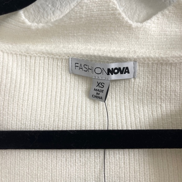 BIN#11 - FASHION NOVA Women’s XS White Cropped Sweater - Picture 8 of 13